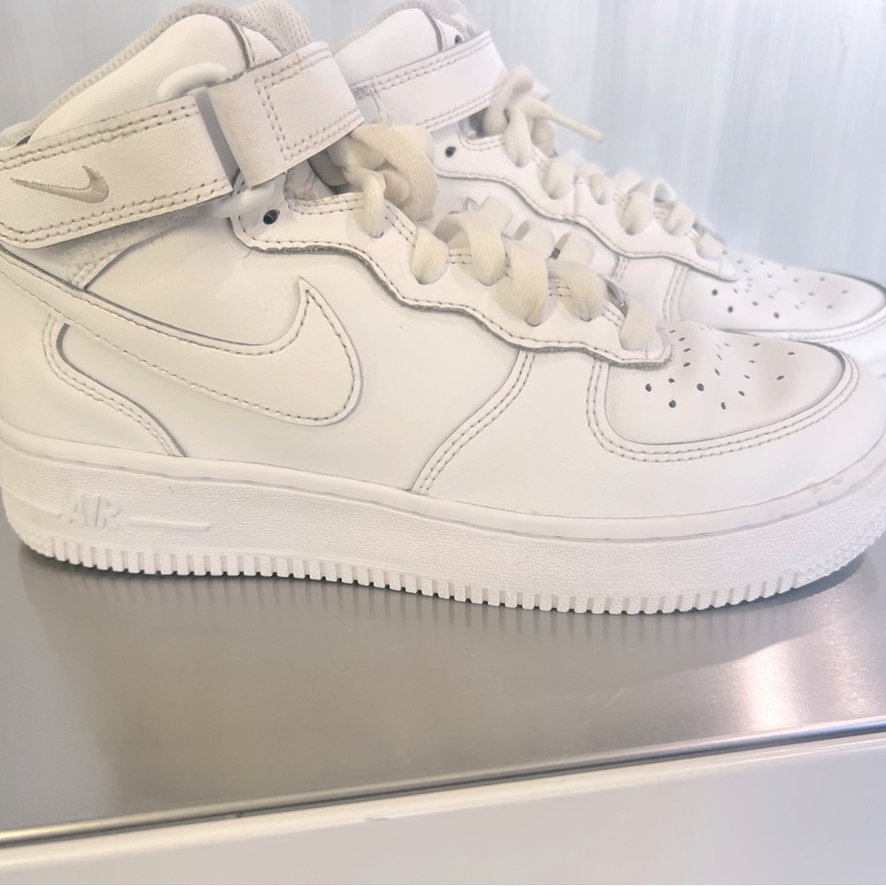 Gently used Nike Air Force one size 5.5y